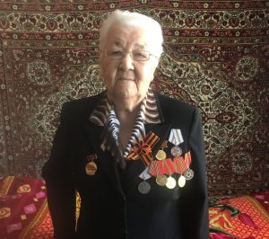 Ветерана из Свободного с 93-летием и юбилейной наградой её Большая Семья чествовала онлайн