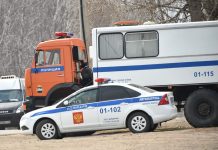 В России полицейским могут предоставить право вскрывать автомобили и оцеплять жилые дома