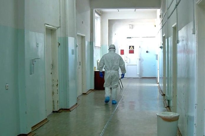 Персонал инфекционной больницы Приамурья работает в сложных условиях