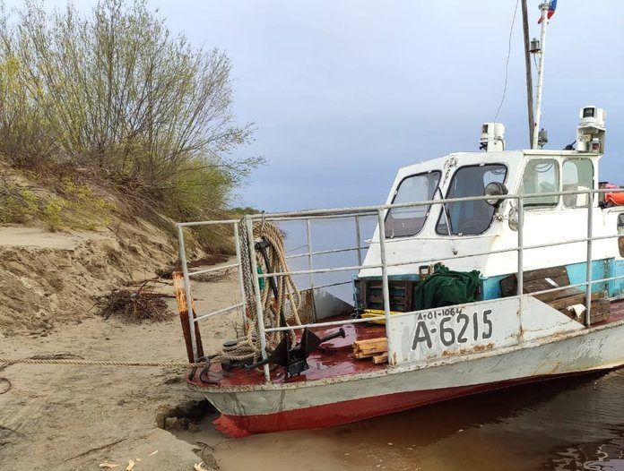 Отдыхающие на берегу Зеи амурчане продолжают ломать гидрологическое оборудование