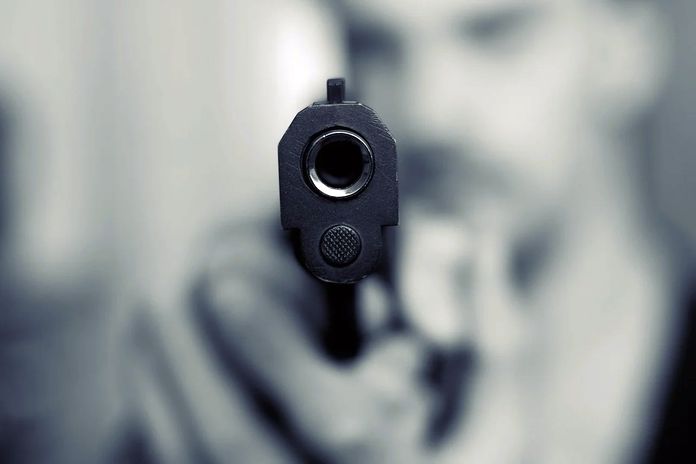 25-летний амурчанин пойдёт под суд за угрозу оружием полицейскому