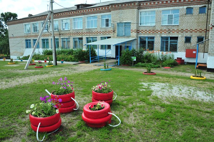 Цветущая школа в Свободненском районе воспитывает трудолюбивых учеников