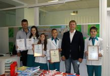 Школа Циолковского получила две интерактивные доски и робота Гошу