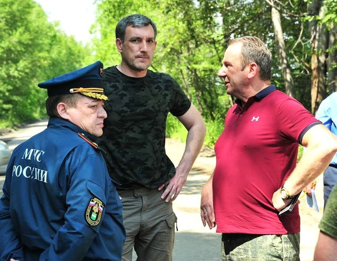 Власти Свободного поздравили сотрудников МЧС с Днём гражданской обороны России
