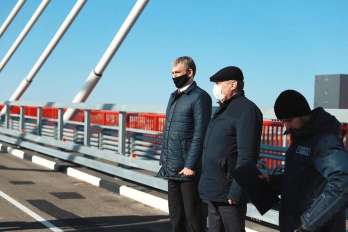 Губернатор Василий Орлов принял участие в награждении строителей моста через Амур
