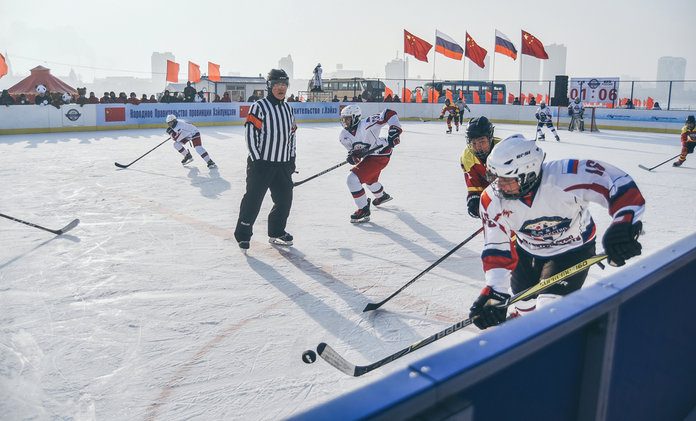 Новую хоккейную коробку для матчей с Китаем на льду Амура увезут в посёлок Юхта