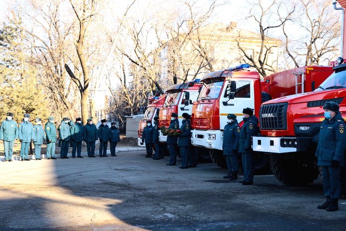 В Благовещенске открыли памятник пожарным и спасателям