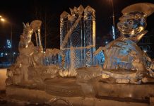 На площади Свободного «распушилась» Ёлка и «ожили» новые ледовые фигуры