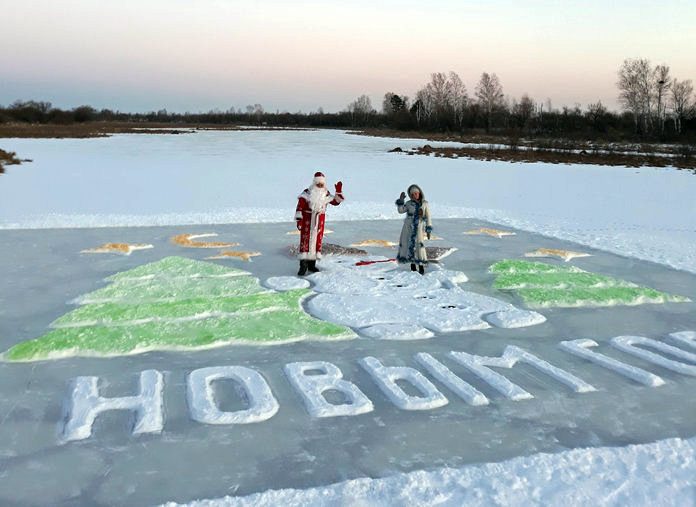 Свободненцы превращают ледяные водоёмы в новогодние открытки
