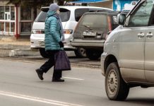 За переход в неположенном месте пешеходам грозит штраф 500 рублей