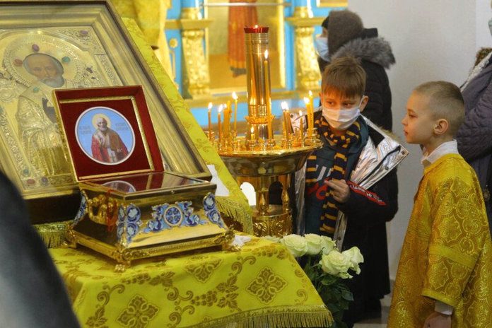 В день памяти святителя Николая чудотворца в соборе Благовещенска молились об избавлении от Covid-19