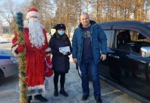 Полицейский Дед Мороз напомнил жителям Циолковского правила дорожной безопасности