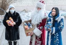 Детям медицинских работников Свободного привезли подарки от «Единой России»