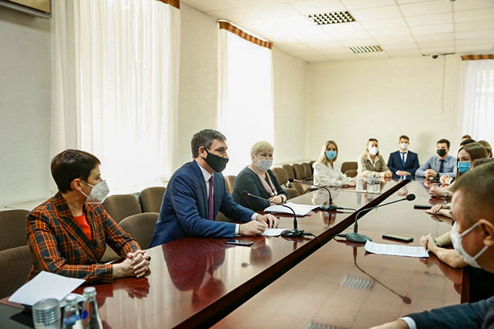 На встрече с губернатором в Амурской медакадемии обсудили участие студентов в борьбе с Covid