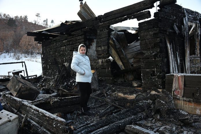 15-летняя внучка вытащила больную бабушку из горящего дома