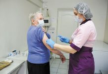 Ход вакцинации от COVID-19 и гриппа обсудили на заседании амурского правительства