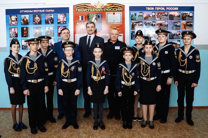 Губернатор Василий Орлов привёл в пример школу в свободненском селе