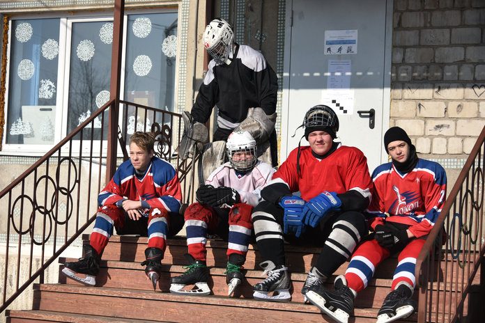 На хоккейной коробке клуба «Сокол» в Свободном проходят праздничные турниры