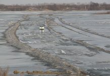 Закрыта ледовая переправа на реке Зея между Свободным и посёлком Введеново