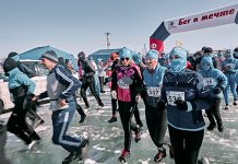 В Приамурье любители бега проводили зиму ледовым полумарафоном