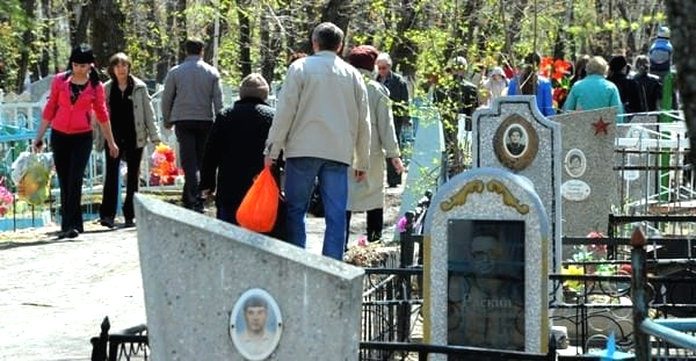 На Радоницу свободненцы смогут доехать до кладбищ на маршрутных автобусах
