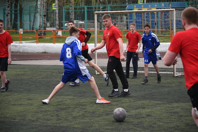 «Комсомолец» одержал победу над «Пионером» в праздничном турнире по мини-футболу