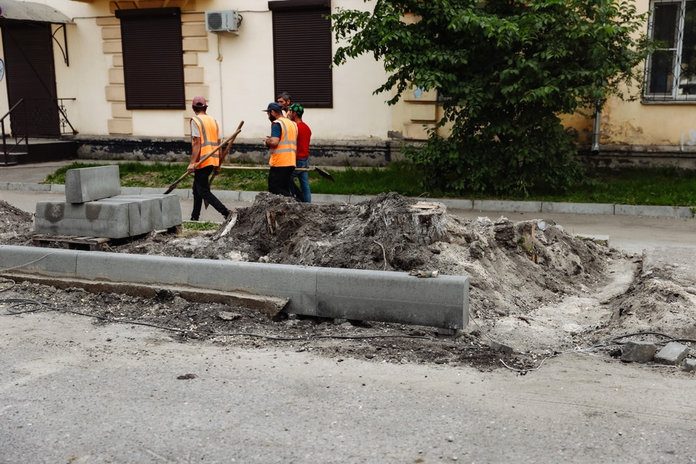 Губернатор Василий Орлов оценил ход работ по ремонту улично-дорожной сети в Свободном