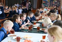 Губернатор Василий Орлов: «Мы увеличили финансирование бесплатного питания амурских школьников»