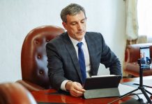 Губернатор Василий Орлов ответил на вопросы амурчан в прямом эфире Instagram