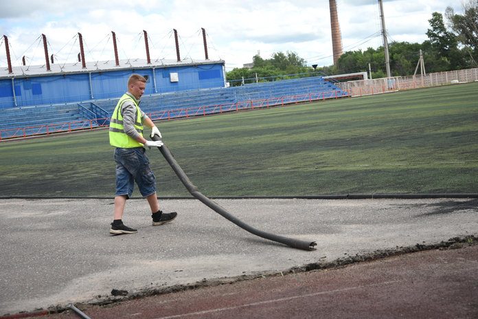 Амурский ГХК проводит комплексную реконструкцию стадиона «Локомотив» в Свободном