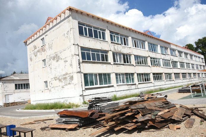 Школе № 5 в Свободном обновят фасад и поменяют крышу