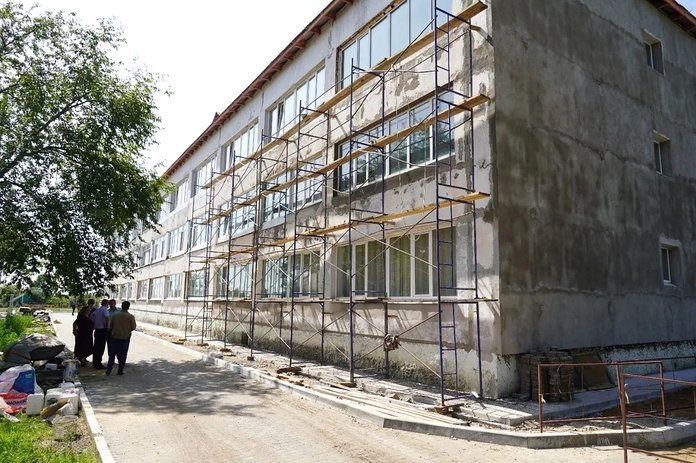 Глава Свободного остался недоволен темпами ремонта здания школы № 5