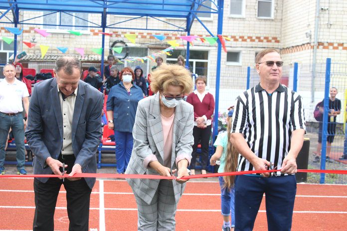 Современный школьный стадион по программе «Газпром-детям» построили в Свободненском районе
