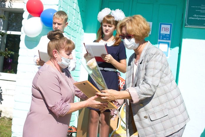 115-летнюю школу в свободненском селе с Днём знаний поздравила глава района