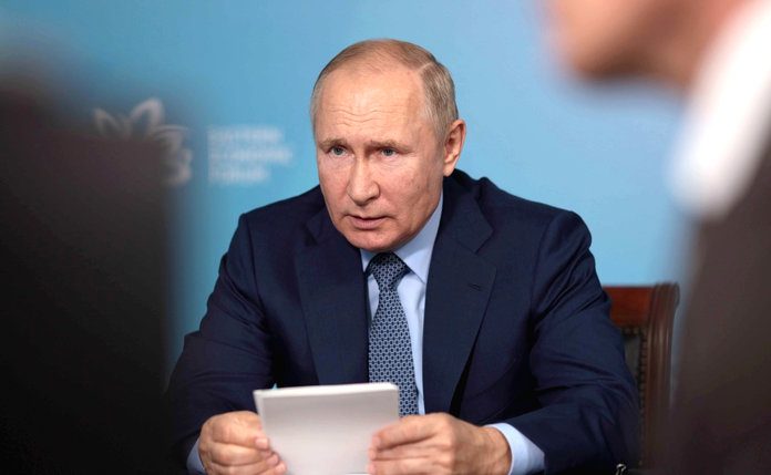 Владимир Путин провёл совещание по вопросам социально-экономического развития Дальнего Востока
