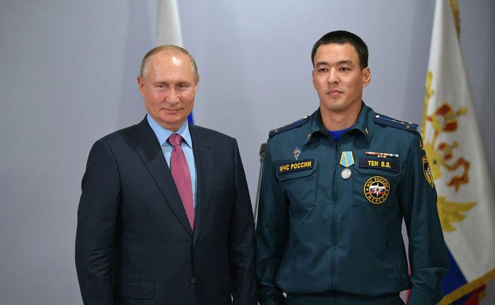 Президент России наградил спасателей Амурской области