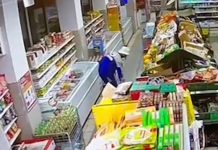 Семья москвичей отравилась арбузом из магазина, где проводили дезинсекцию