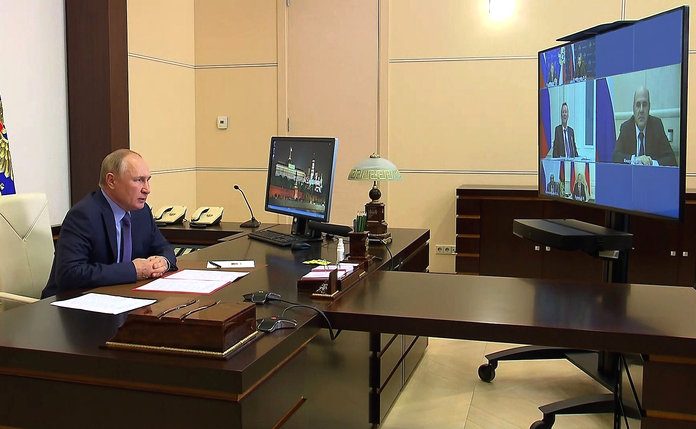 Владимир Путин провёл оперативное совещание с членами Совета Безопасности