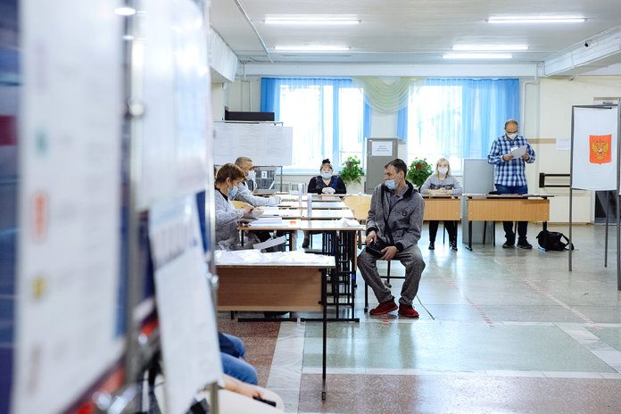 Губернатор Приамурья Василий Орлов вместе с супругой проголосовали на выборах