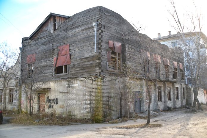 Заброшенное здание бывшей пельменной в Свободном выставили на продажу