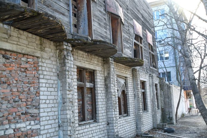 Заброшенное здание бывшей пельменной в Свободном выставили на продажу