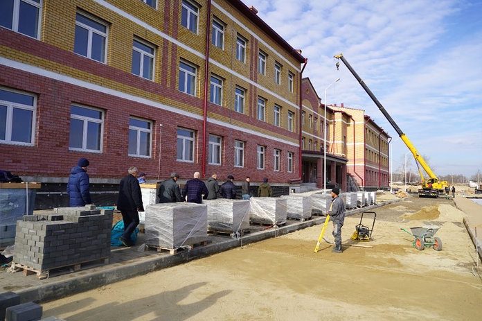 Глава Свободного и амурский министр проверили ход работ на строительных объектах