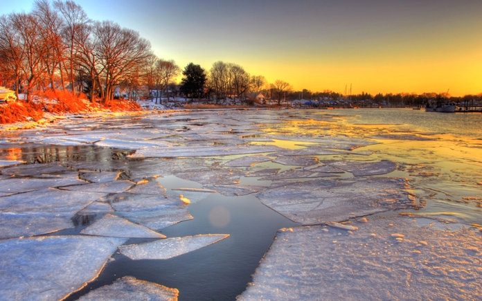 МЧС предупреждает амурчан о коварстве первого осеннего льда на водоёмах