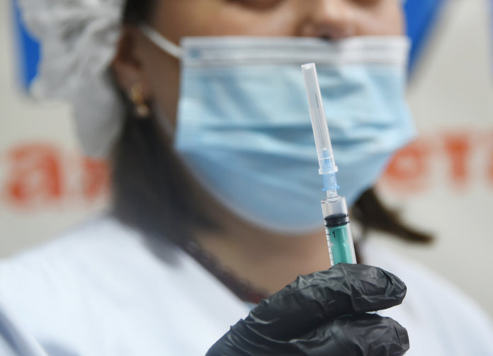 В Приамурье продолжается вакцинация от коронавируса