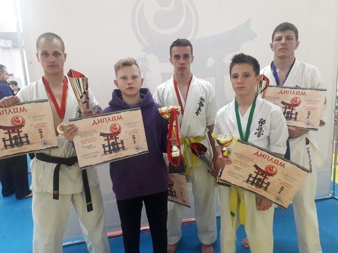 Свободненские каратисты привезли 7 побед с чемпионата во Владивостоке