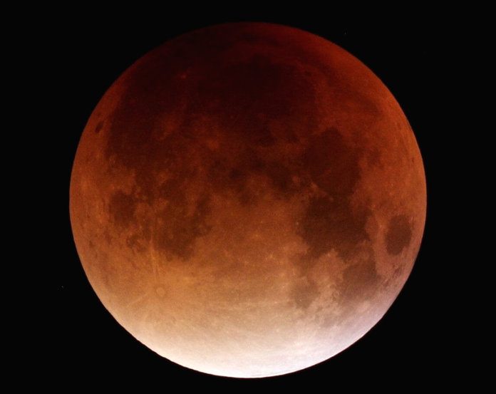 19 ноября в Свободном можно было наблюдать самое долгое за 500 лет затмение Луны