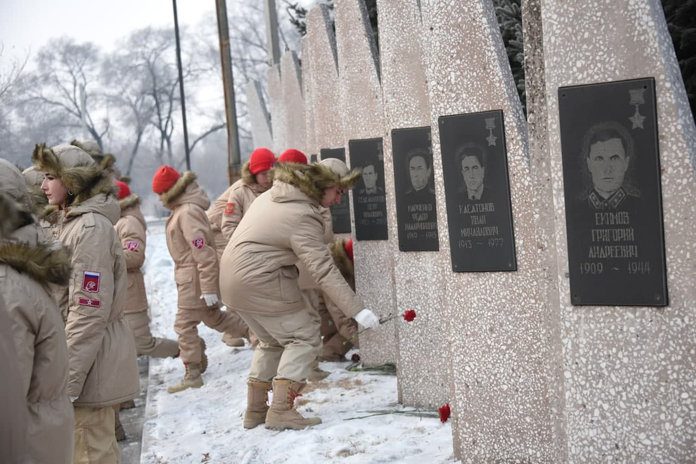 На Мемориале Славы в Свободном прошёл митинг в честь павших и живых Героев Отечества