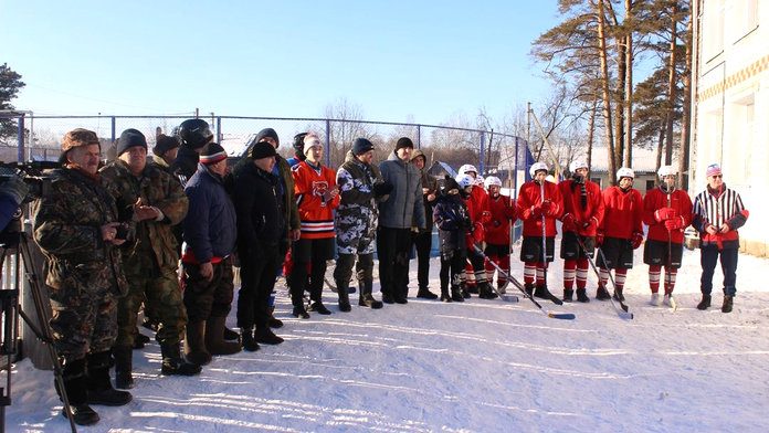 Свободненские команды вышли на лёд новой хоккейной коробки в посёлке Юхта