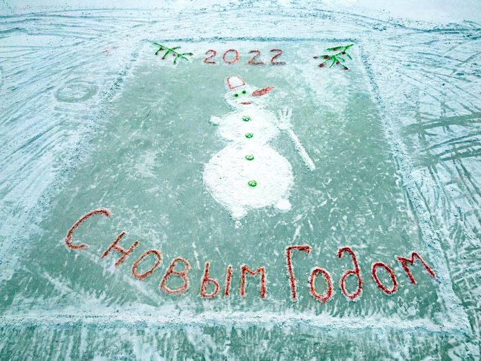 Свободненцы вновь нарисовали ледовую открытку на озере Шестянка