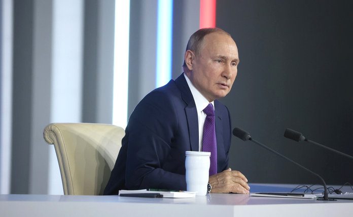Президент России Владимир Путин сообщил о продолжении программы расселения из аварийного жилья